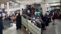 Hastanenin her katında uzun kuyruklar oluştu: Gelip halimizi görsünler