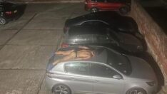 İçkiyi fazla kaçırdı, arabanın üstünde yarı çıplak uyuyakaldı