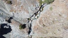 Karacalar Şelalesi doğa tutkunları tarafından keşfedilmeyi bekliyor