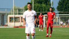 Kulübün sahibi ‘kaptan’ olarak sahaya çıktı