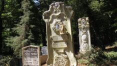 Ölmeden mezar taşını yaptı