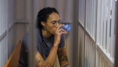 Rusya’da tutuklu bulunan Amerikalı WNBA yıldızı Brittney Griner, 9 yıl hapis cezası aldı