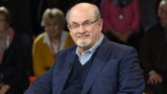 Salman Rüşdi’nin bıçaklanması üzerine ünlü isimler tepki gösterdi