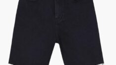 Sezonun trend parçası bermuda şortların enleri!