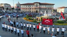 Sivas’ta 1058 kişi aynı anda halay çekti