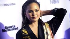 Ünlü model Chrissy Teigen üçüncü çocuğuna hamile olduğunu duyurdu