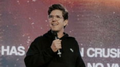 Uygunsuz davranışları ortaya çıkan papaz kovuldu