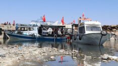 Van Gölü’nde su seviyesi düştü, tekneler karaya oturdu