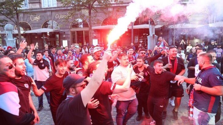 Yüzlerce Türk akın etti! Trabzonspor’un Kopenhag maçına büyük ilgi…