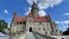 14. yüzyıldan kalan kale film seti olarak kullanılıyor