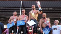 670. Tarihi Elmalı Yağlı Güreşleri’nin başpehlivanı Ali Gürbüz oldu