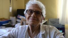 82 yaşındaki emekli öğretim üyesinden kazı çalışmalarına destek