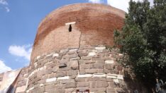 Ankara Kalesi’nin surlarında derin çatlaklar oluştu