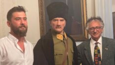 Atatürk’ün heykeli müze odasında