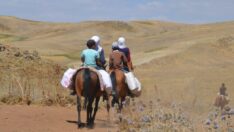 Berivanlar at sırtında kilometrelerce yol kat ediyor