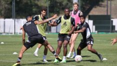 Beşiktaş Başkanı Ahmet Nur Çebi antrenmanı takip etti