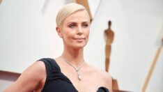 Charlize Theron birlikte çalıştığı yönetmene ateş püskürdü