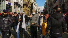 Covid-19’da korkutan uyarı: Omicron’un gece çıkan belirtisine dikkat