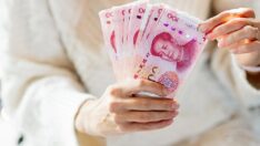 Dolar ve Euro’ya erişimin zorlaştığı Rusya’da yuana talep artıyor