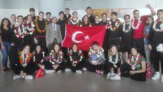 Dünya ikincisi Doğa Koleji yurda döndü