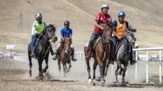 Erzurum’da rahvan at yarışları heyecanı