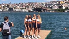 Haliç kürekle renklendi