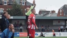 İngiltere’de trajik hikaye: Jay Stansfield ölen babasının formasıyla sahaya çıktı