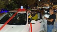 Kanseri yendi, annesi otomobil hediye etti