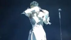 Melek Mosso İranlı kadınlar için sahnede saçını kesti