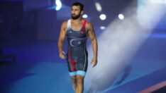 Milli güreşçimiz Burhan Akbudak tarih yazdı