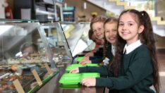 Okullarda ücretsiz yemek verilsin