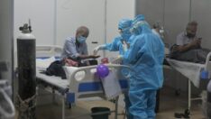 Omicron varyantının ilk belirtileri değişti: Covid-19 bulaşanlara uyarı