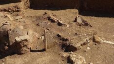 Parion’da anne ve çocuğuna ait iki bin yıllık mezar bulundu