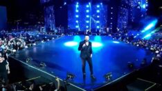 Tarkan’dan İzmir’in kurtuluş gününde ‘Yolla’ ve ‘Kır Zincirlerini’ şarkısı