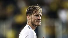 Wout Weghorst hem oynuyor hem oynatıyor