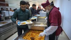 Yurtlarda kalan öğrencileri kazıklamışlar!