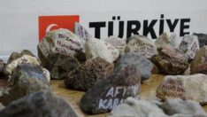 81 ilin zirvesinden topladığı taşlarla harita yaptı