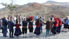 ABD’li ve Yeni Zelandalı turistler, ‘Nuhun Gemisinde halay çekti