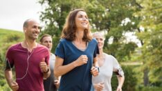 Aktif kişilerin hareketsiz arkadaşlarına da iyi geldiği açıklandı