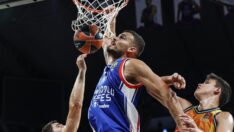 Anadolu Efes Valencia maçı nefes kesti, son saniyeler bitmek bilmedi