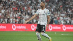 Cenk Tosun oyuna girdikten iki dakika sonra 1.5 yıllık özlemi bitirdi