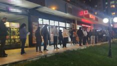 Eczane önlerinde kuyruklar oluştu