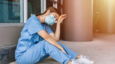 Hemşireler haklarını aramak için meydanlara çıkıyor