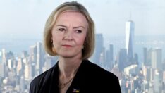 İngiltere Başbakanı Liz Truss, hükümetin neden olduğu finansal kaos için özür diledi