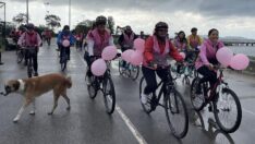 Kadınlar meme kanserinde farkındalık için pedal çevirdi