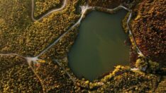 Kurugöl Tabiat Parkı ziyaretçilerini sonbahar renkleriyle ağırlıyor