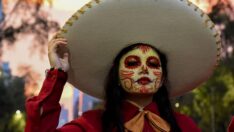 Meksika’daki Ölüler Günü Festivali renkli anlara sahne oldu