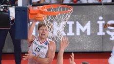 Pınar Karşıyaka evinde galip