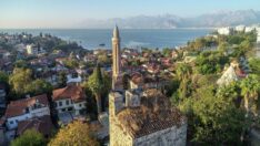 Antalya’nın tarihi surları bakımsızlıktan yeşerdi