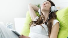 Beyaz, pembe ya da kahverengi gürültü uykuya dalmak için birebir